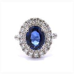 Cluster Unique Ring with Cornflower Blue Sapphire 4.28 ct Oval Shape with Diamonds