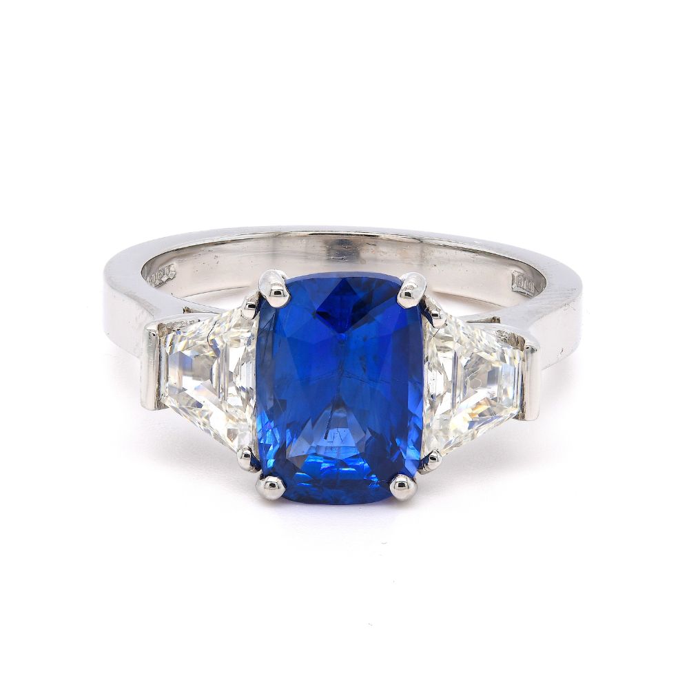 3 Stone Unique Ring Cushion Cut Blue Sapphire 2.55 ct with Trapezoid Diamonds Shape 0.80 in Total in Platinum 950